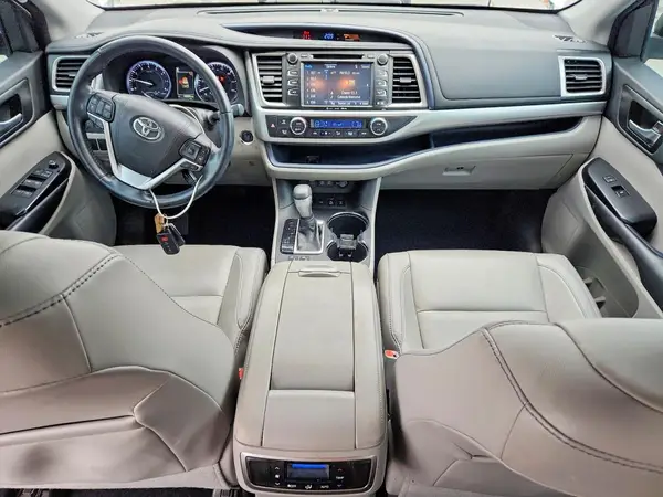 5TDJZRFH6JS875674 2018 TOYOTA HIGHLANDER - Image 8