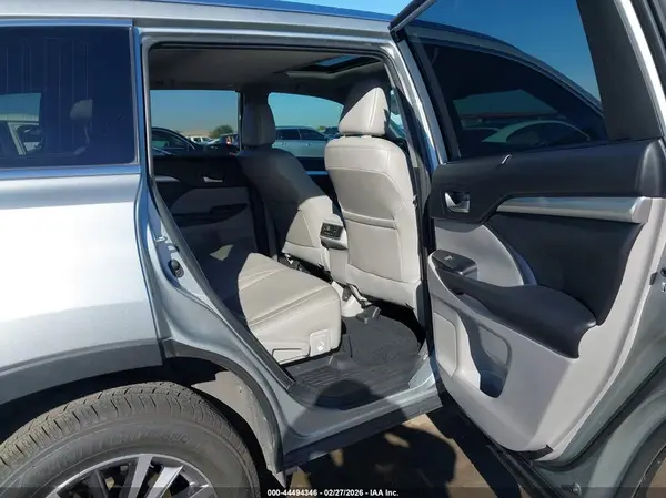 5TDJZRFH6JS876565 2018 TOYOTA HIGHLANDER - Image 8