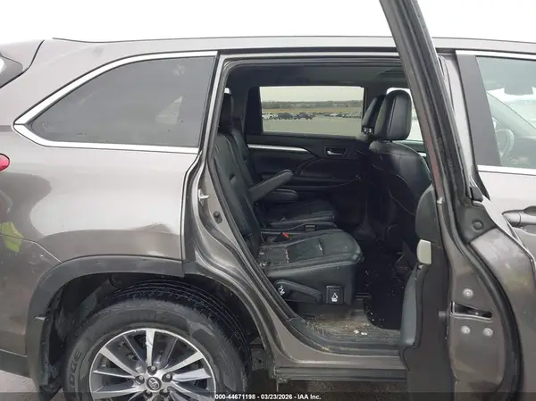 5TDJZRFH6JS876730 2018 TOYOTA HIGHLANDER - Image 8