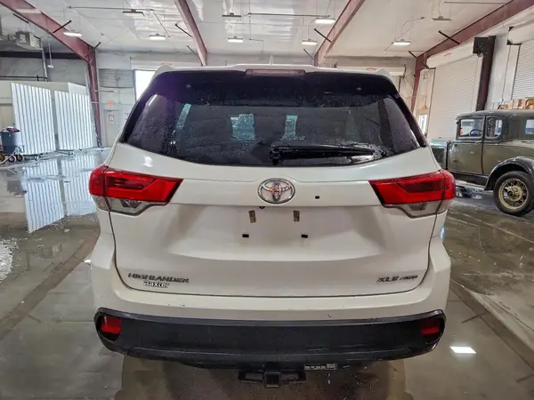 2018 TOYOTA HIGHLANDER auction photo 6