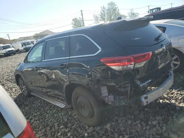 5TDJZRFH6JS888005 2018 TOYOTA HIGHLANDER - Image 2