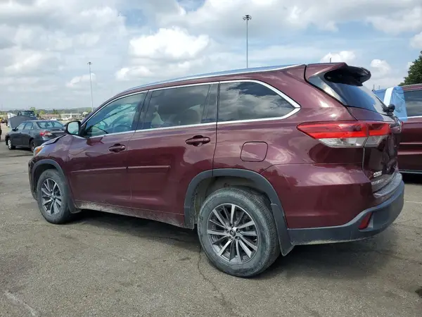 5TDJZRFH6JS888697 2018 TOYOTA HIGHLANDER - Image 2