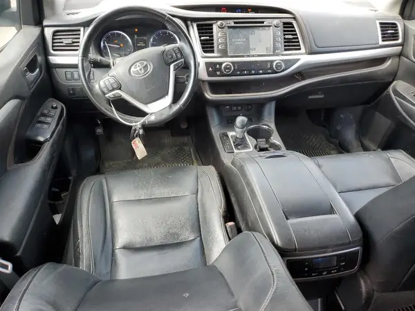 5TDJZRFH6JS888697 2018 TOYOTA HIGHLANDER - Image 8
