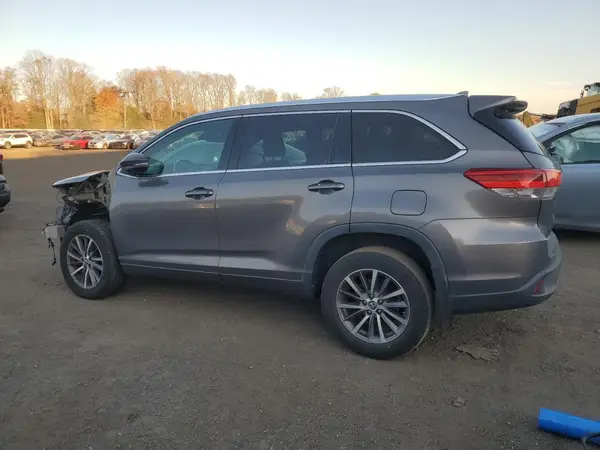 5TDJZRFH6JS893074 2018 TOYOTA HIGHLANDER - Image 2