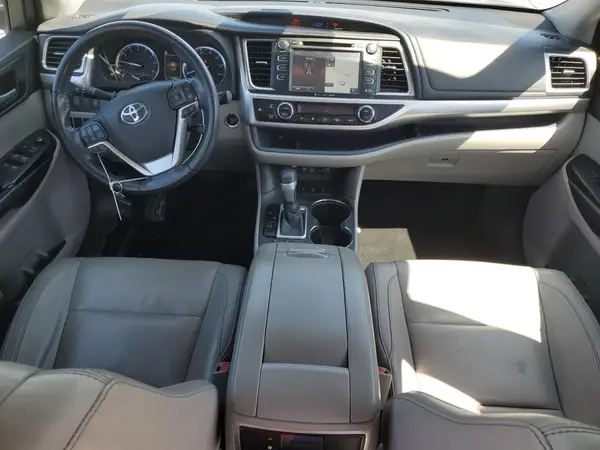 5TDJZRFH6JS895018 2018 TOYOTA HIGHLANDER - Image 8