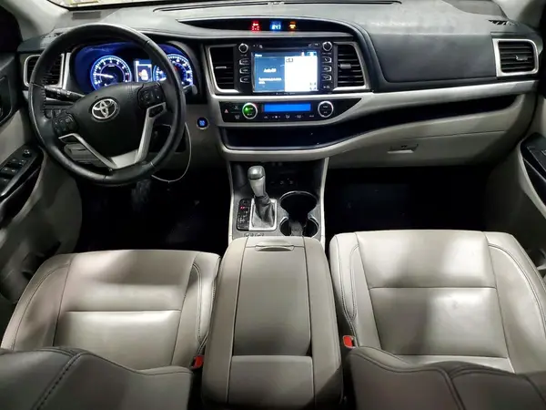 5TDJZRFH6JS897481 2018 TOYOTA HIGHLANDER - Image 8