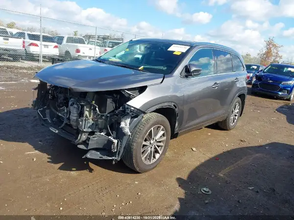 5TDJZRFH6JS905613 2018 TOYOTA HIGHLANDER - Image 2