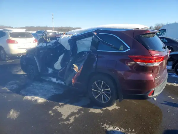 5TDJZRFH6JS912139 2018 TOYOTA HIGHLANDER - Image 2