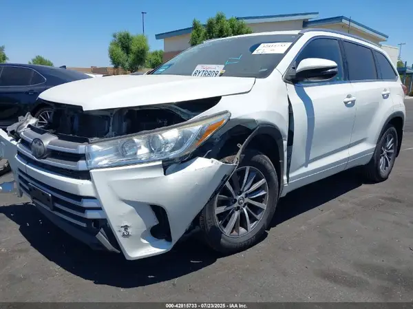 5TDJZRFH6JS913081 2018 TOYOTA HIGHLANDER - Image 2