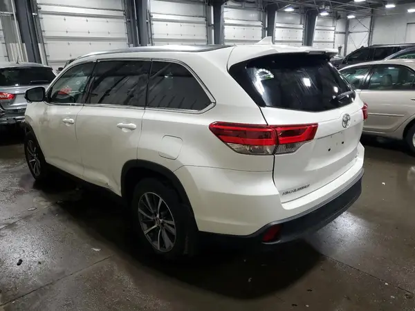 5TDJZRFH6KS564781 2019 TOYOTA HIGHLANDER - Image 2