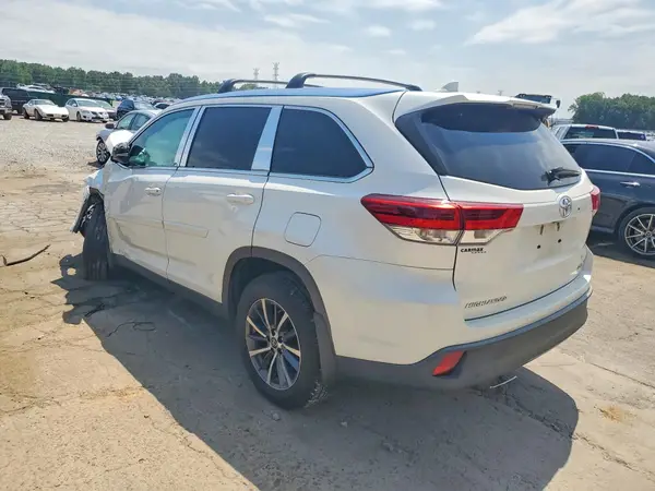 5TDJZRFH6KS565591 2019 TOYOTA HIGHLANDER - Image 2