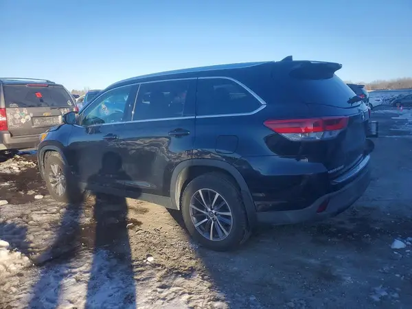 5TDJZRFH6KS565977 2019 TOYOTA HIGHLANDER - Image 2