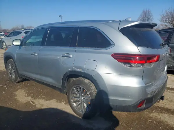 5TDJZRFH6KS567132 2019 TOYOTA HIGHLANDER - Image 2