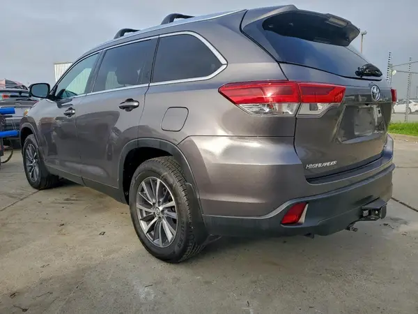 5TDJZRFH6KS567633 2019 TOYOTA HIGHLANDER - Image 2
