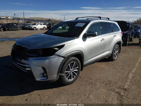 5TDJZRFH6KS573948 2019 TOYOTA HIGHLANDER - Image 2
