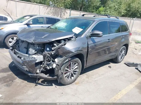5TDJZRFH6KS574842 2019 TOYOTA HIGHLANDER - Image 2