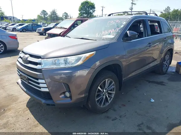 5TDJZRFH6KS581337 2019 TOYOTA HIGHLANDER - Image 2