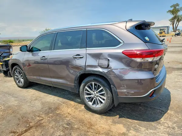5TDJZRFH6KS581595 2019 TOYOTA HIGHLANDER - Image 2