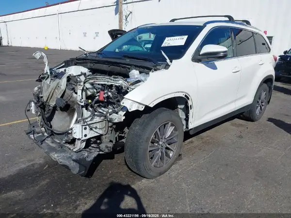 5TDJZRFH6KS581712 2019 TOYOTA HIGHLANDER - Image 2