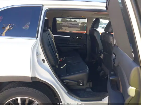 5TDJZRFH6KS581712 2019 TOYOTA HIGHLANDER - Image 8