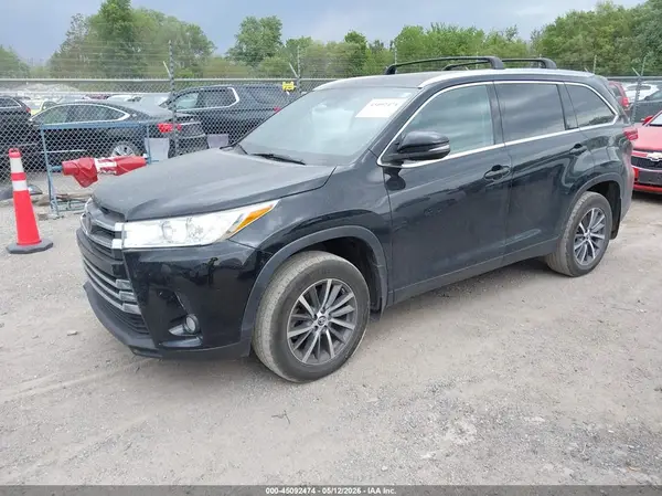 5TDJZRFH6KS585811 2019 TOYOTA HIGHLANDER - Image 2