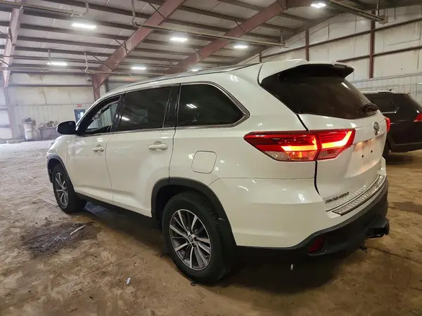 5TDJZRFH6KS593763 2019 TOYOTA HIGHLANDER - Image 2