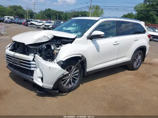 5TDJZRFH6KS594895 2019 TOYOTA HIGHLANDER - Image 2
