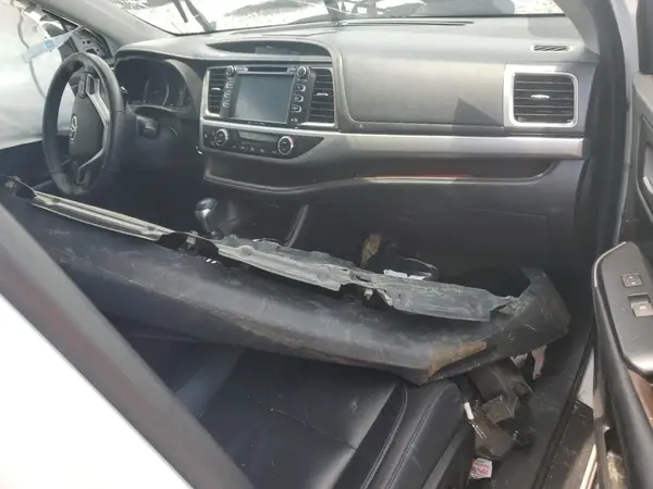5TDJZRFH6KS595660 2019 TOYOTA HIGHLANDER - Image 8