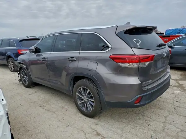 5TDJZRFH6KS596355 2019 TOYOTA HIGHLANDER - Image 2