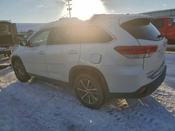 5TDJZRFH6KS599675 2019 TOYOTA HIGHLANDER - Image 2
