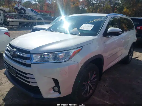5TDJZRFH6KS605880 2019 TOYOTA HIGHLANDER - Image 2