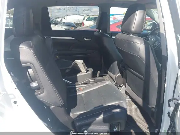 5TDJZRFH6KS605880 2019 TOYOTA HIGHLANDER - Image 8