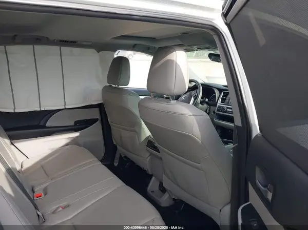 5TDJZRFH6KS606530 2019 TOYOTA HIGHLANDER - Image 8