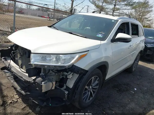 5TDJZRFH6KS609802 2019 TOYOTA HIGHLANDER - Image 2