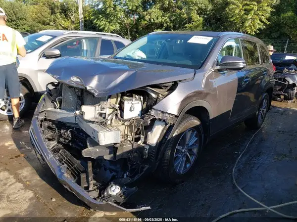 5TDJZRFH6KS610996 2019 TOYOTA HIGHLANDER - Image 2