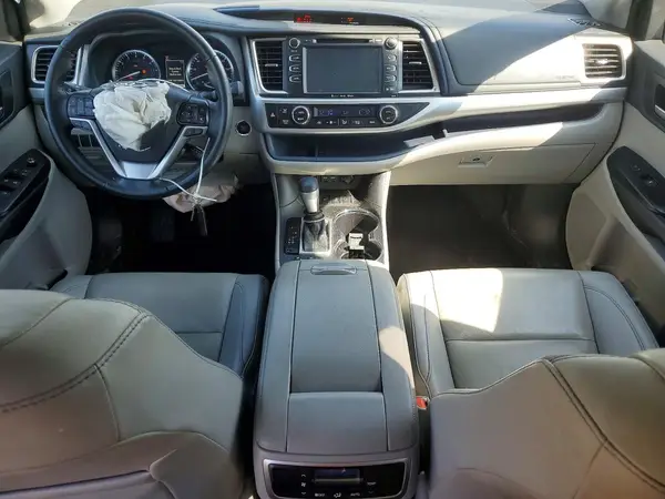 5TDJZRFH6KS611324 2019 TOYOTA HIGHLANDER - Image 8