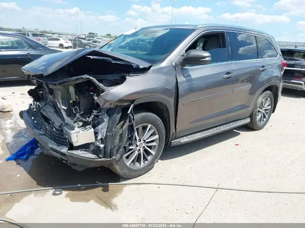 5TDJZRFH6KS614711 2019 TOYOTA HIGHLANDER - Image 2