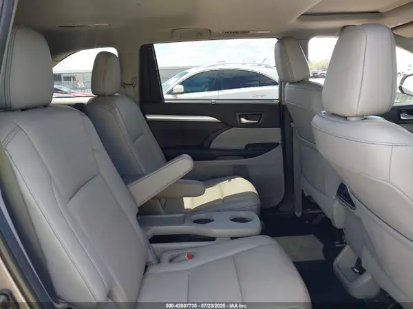 5TDJZRFH6KS614711 2019 TOYOTA HIGHLANDER - Image 8