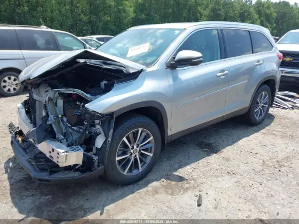5TDJZRFH6KS614952 2019 TOYOTA HIGHLANDER - Image 2