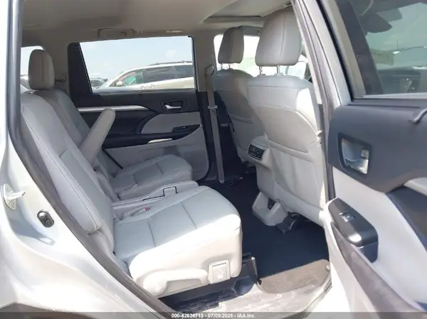 5TDJZRFH6KS614952 2019 TOYOTA HIGHLANDER - Image 8