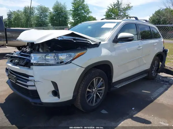 5TDJZRFH6KS615258 2019 TOYOTA HIGHLANDER - Image 2