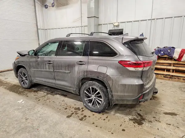 5TDJZRFH6KS617575 2019 TOYOTA HIGHLANDER - Image 2