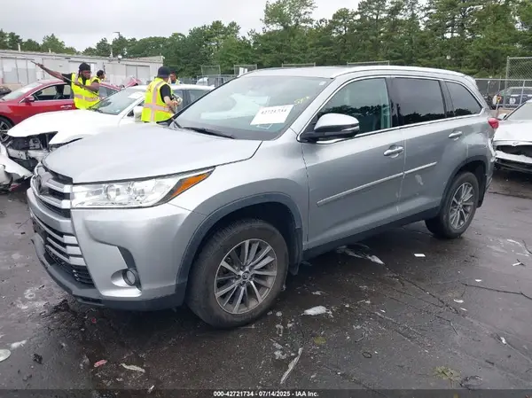 5TDJZRFH6KS617740 2019 TOYOTA HIGHLANDER - Image 2