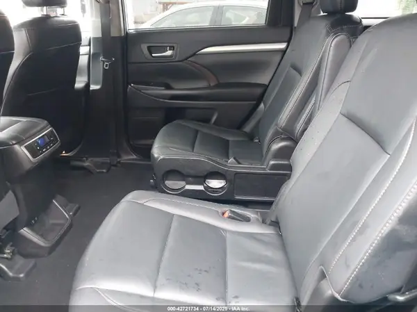 5TDJZRFH6KS617740 2019 TOYOTA HIGHLANDER - Image 8