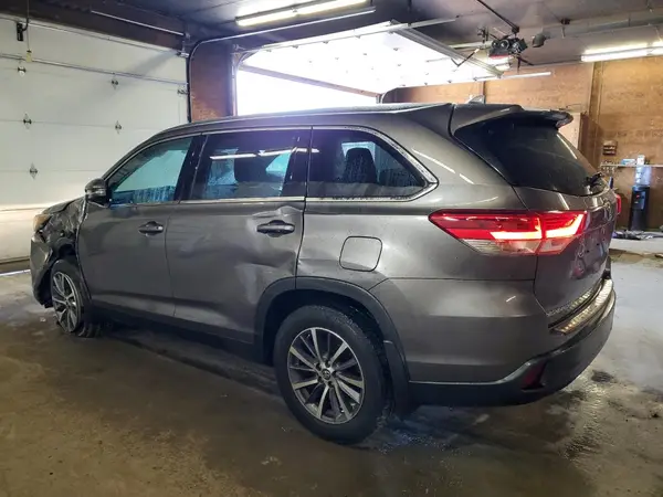 5TDJZRFH6KS619441 2019 TOYOTA HIGHLANDER - Image 2