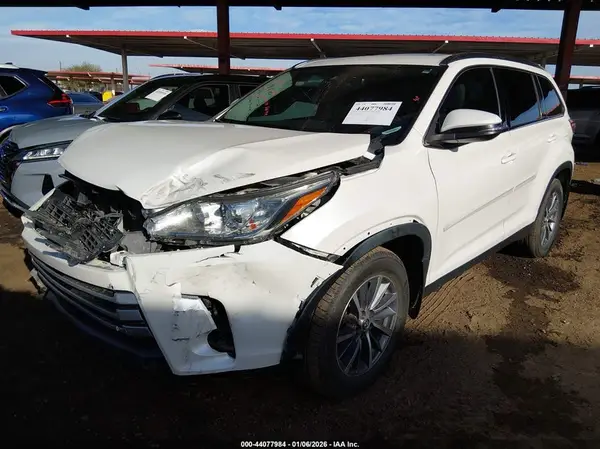 5TDJZRFH6KS619519 2019 TOYOTA HIGHLANDER - Image 2