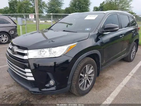 5TDJZRFH6KS624087 2019 TOYOTA HIGHLANDER - Image 2