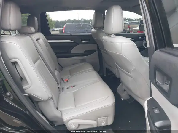 5TDJZRFH6KS624087 2019 TOYOTA HIGHLANDER - Image 8