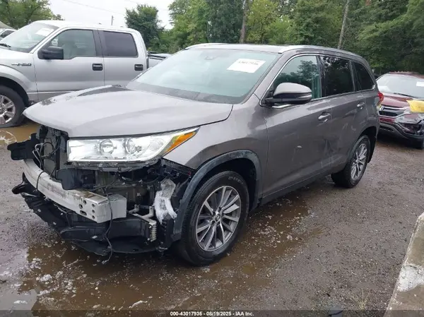 5TDJZRFH6KS625384 2019 TOYOTA HIGHLANDER - Image 2