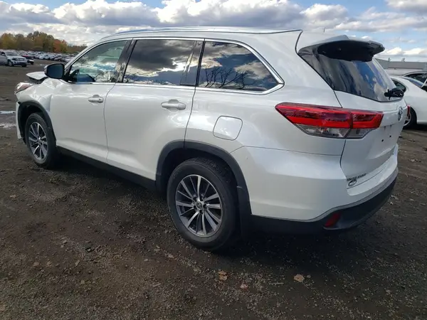 5TDJZRFH6KS626793 2019 TOYOTA HIGHLANDER - Image 2